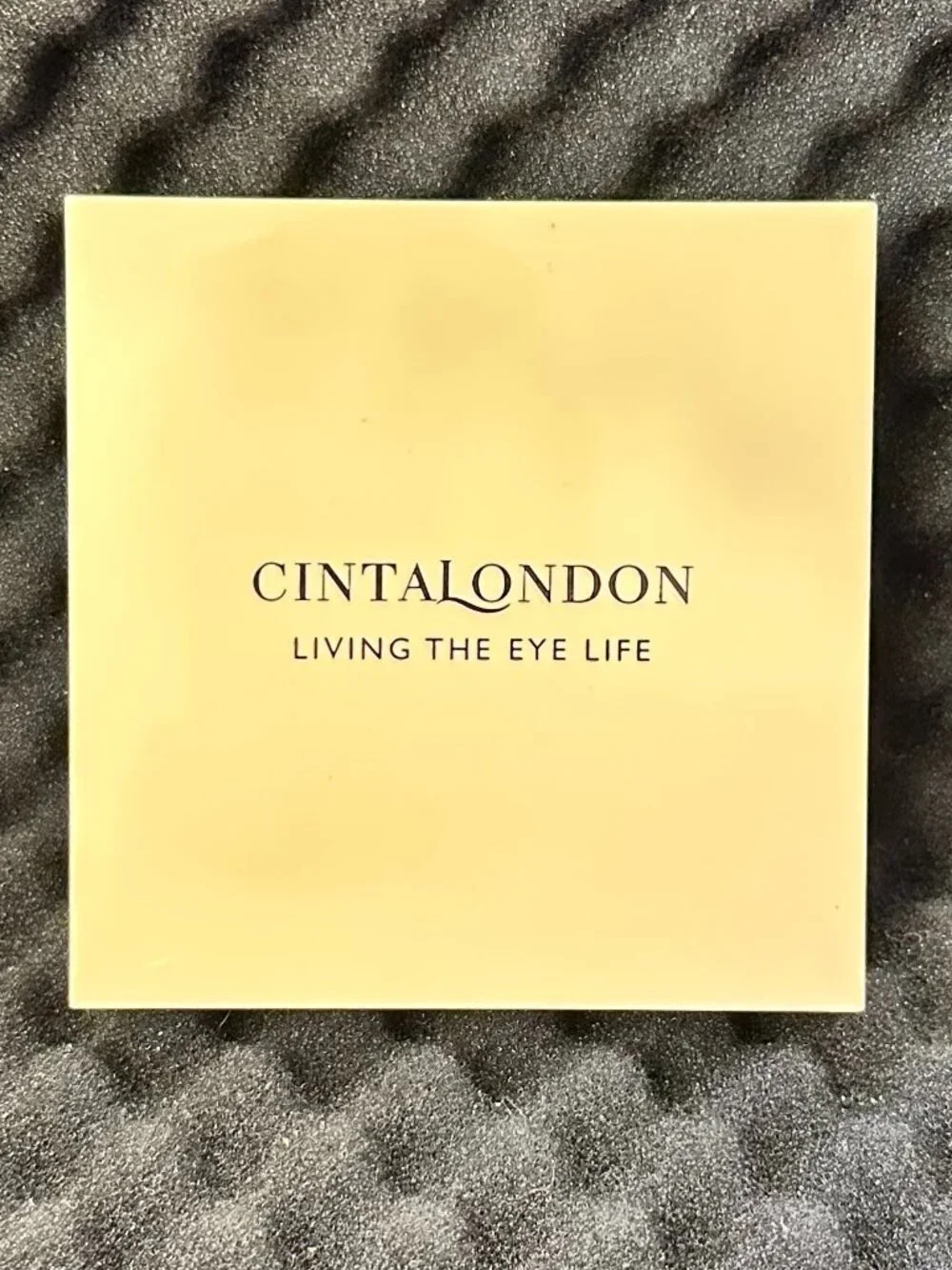 CINTA LONDON Living The Eye Life Eyeshadow Palette